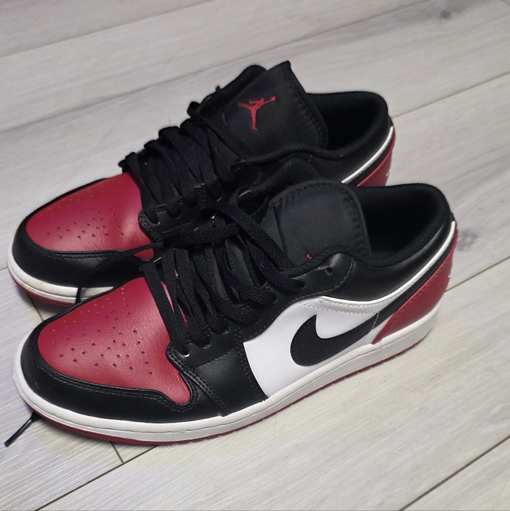 Nike Men's Black and Red Sneakers